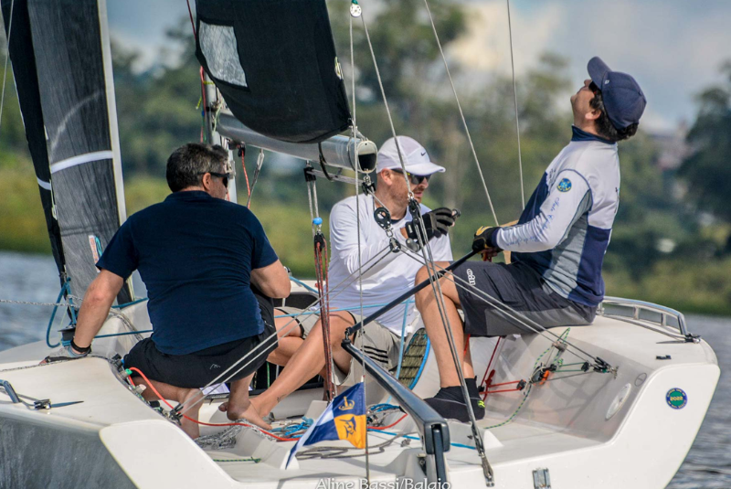 Velejando ao Vento